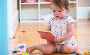 Trẻ em và thiết bị điện tử: Pháp luật đang bảo vệ các em đến đâu?