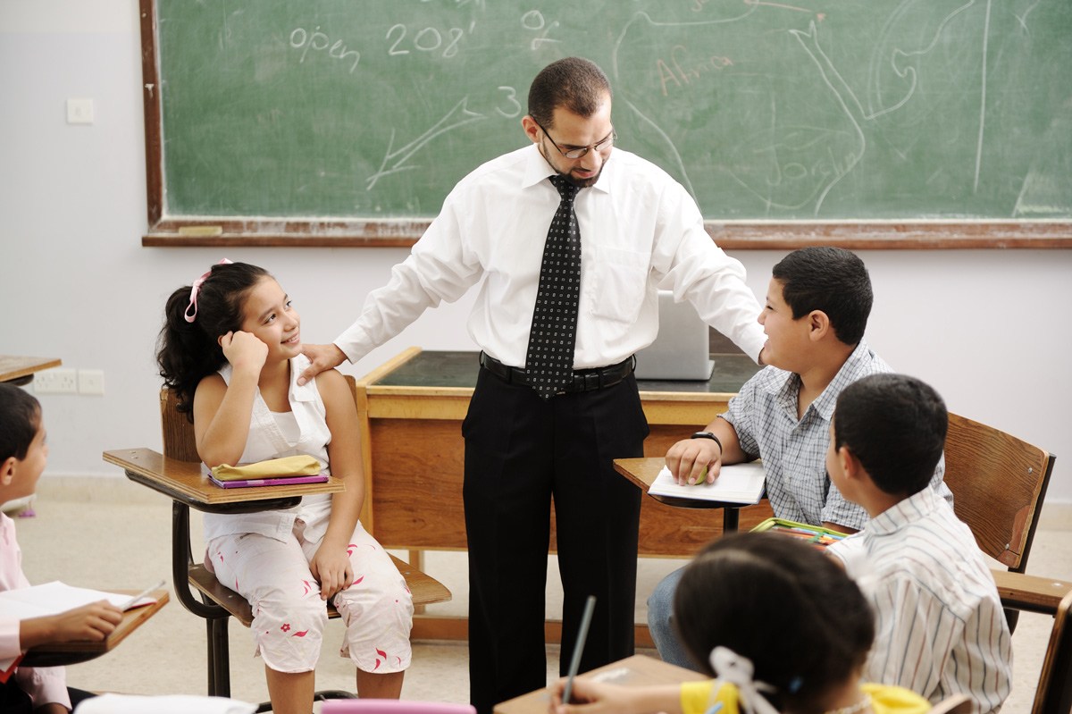 Thầy cô trở thành tấm gương về thái độ trong trường lớp cho học sinh như thế nào? (Phần 2)