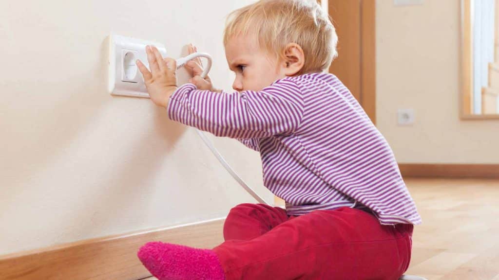 Bảo vệ trẻ em nhỏ bằng cách đảm bảo an toàn trong chính căn nhà của mình 