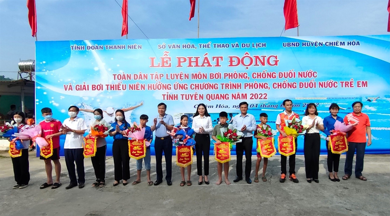 Lễ phát động toàn dân tập luyện môn bơi phòng, chống đuối nước và giải bơi Thiếu niên hưởng ứng Chương trình phòng, chống đuối nước trẻ em tỉnh Tuyên Quang năm 2022