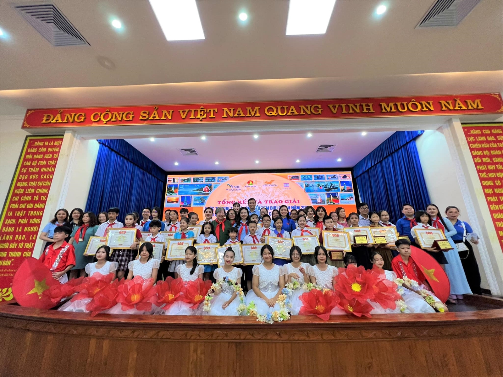  Tổng kết và trao giải cuộc thi Sưu tập và tìm hiểu tem Bưu chính năm 2022 với chủ đề “Biển đảo Việt Nam qua con tem Bưu chính”.