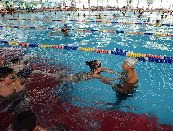 Học bơi thôi chưa đủ,  trẻ em cần phải được trang bị kỹ năng chống đuối nước.