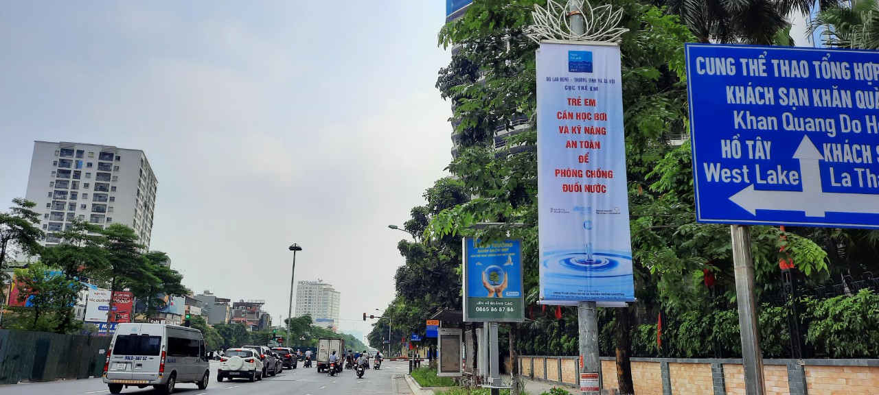 Khắp đường phố Hà Nội phủ xanh màu ngày Thế giới phòng chống đuối nước 25/7.