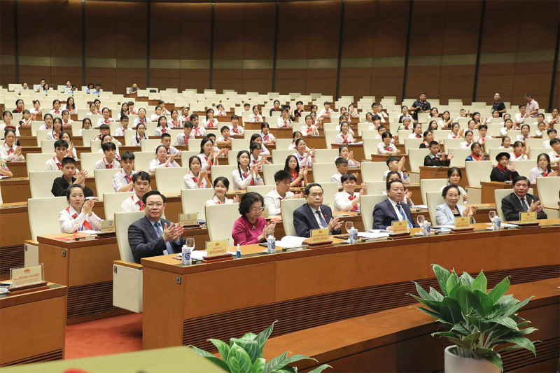 Chủ tịch Quốc hội Vương Đình Huệ dự Phiên họp giả định Quốc hội trẻ em lần thứ nhất