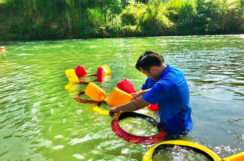 Tuyên Quang triển khai mô hình "Lốp xe cứu hộ phòng chống đuối nước" cho trẻ em.