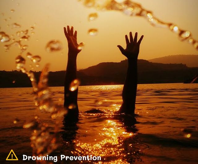  Dạy cho học sinh (từ 6 tuổi) kỹ năng bơi và an toàn trong môi trường nước.