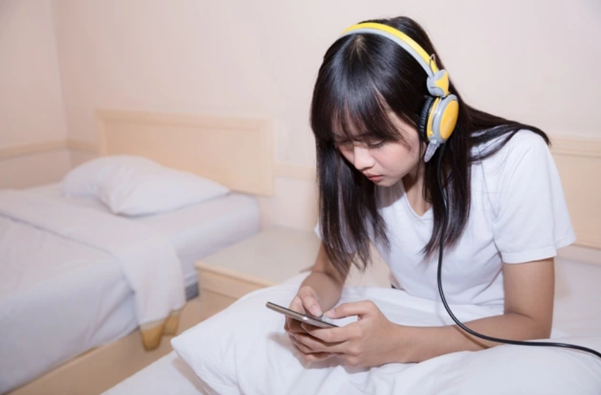Trẻ nhỏ tham gia mạng xã hội, phụ huynh cần làm gì để bảo vệ?