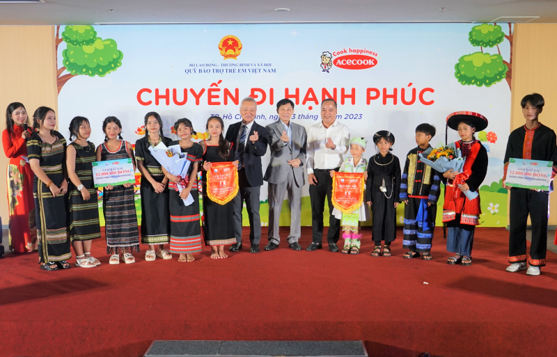 TP. Hồ Chí Minh: “Chuyến đi hạnh phúc” cho trẻ em có hoàn cảnh đặc biệt