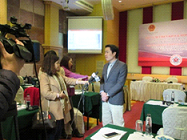  Ông Đặng Hoa Nam (Cục trưởng Cục trẻ em) trả lời phỏng vấn truyền thông Việt Nam (nguồn: đoàn dự án JICA)