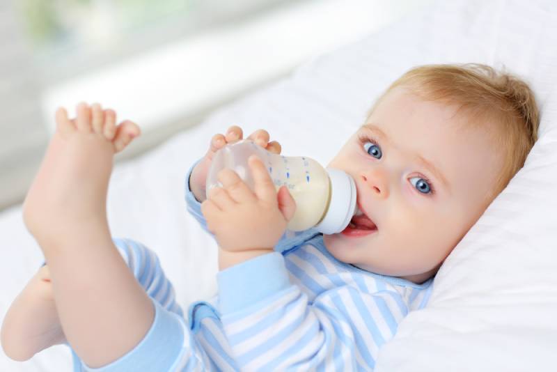 10 câu hỏi và trả lời ngắn về sữa cho các bé dưới 2 tuổi.