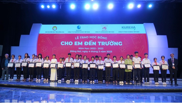400 Học sinh tỉnh Đồng Nai nhận học bổng “Cho em đến trường” Lần thứ 19