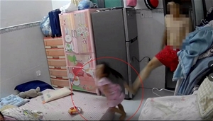 Con gái bị bạo hành, vì sao mẹ chưa trình báo ngay?

