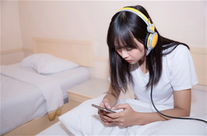 Trẻ nhỏ tham gia mạng xã hội, phụ huynh cần làm gì để bảo vệ?