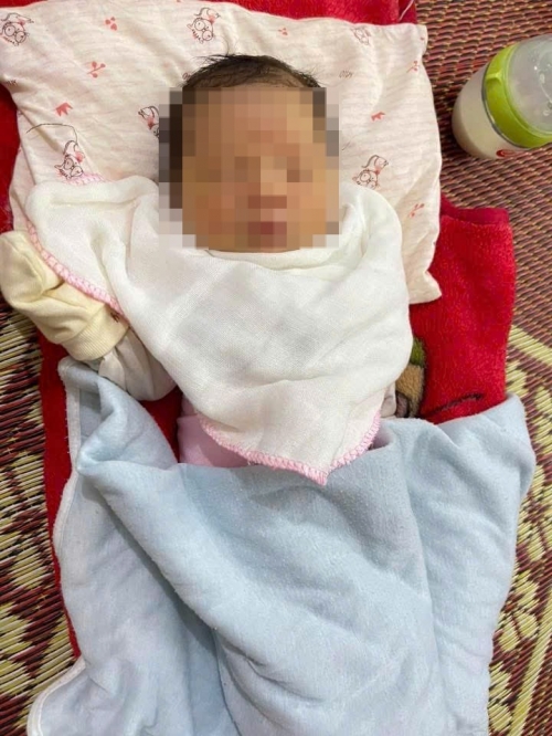 Bé gái sơ sinh 2,7 kg bị bỏ rơi ven đường quốc lộ 70