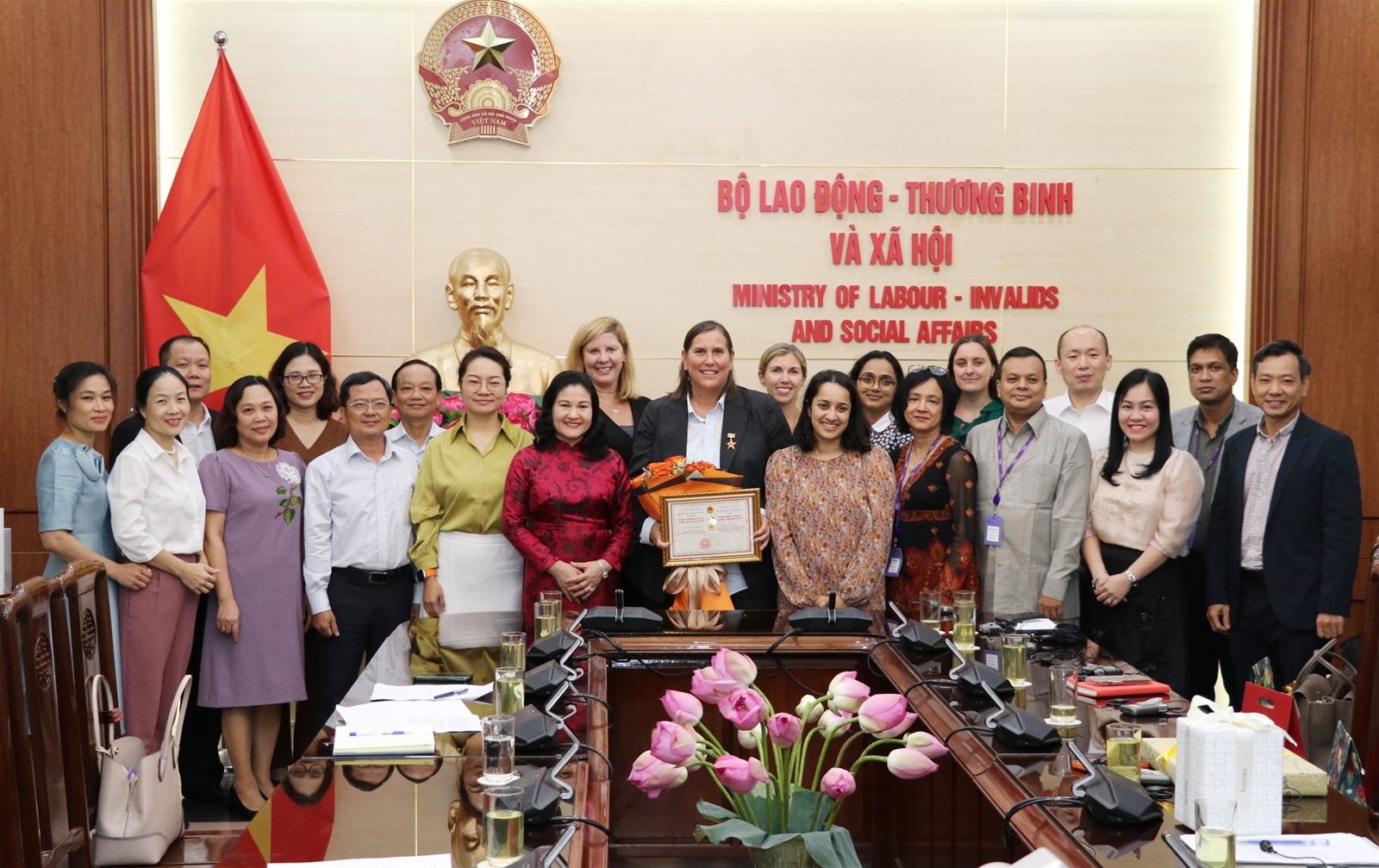 Thứ trưởng Nguyễn Thị Hà tiếp Đoàn đại biểu quốc tế tham dự Hội thảo đối tác về phòng, chống đuối nước trẻ em